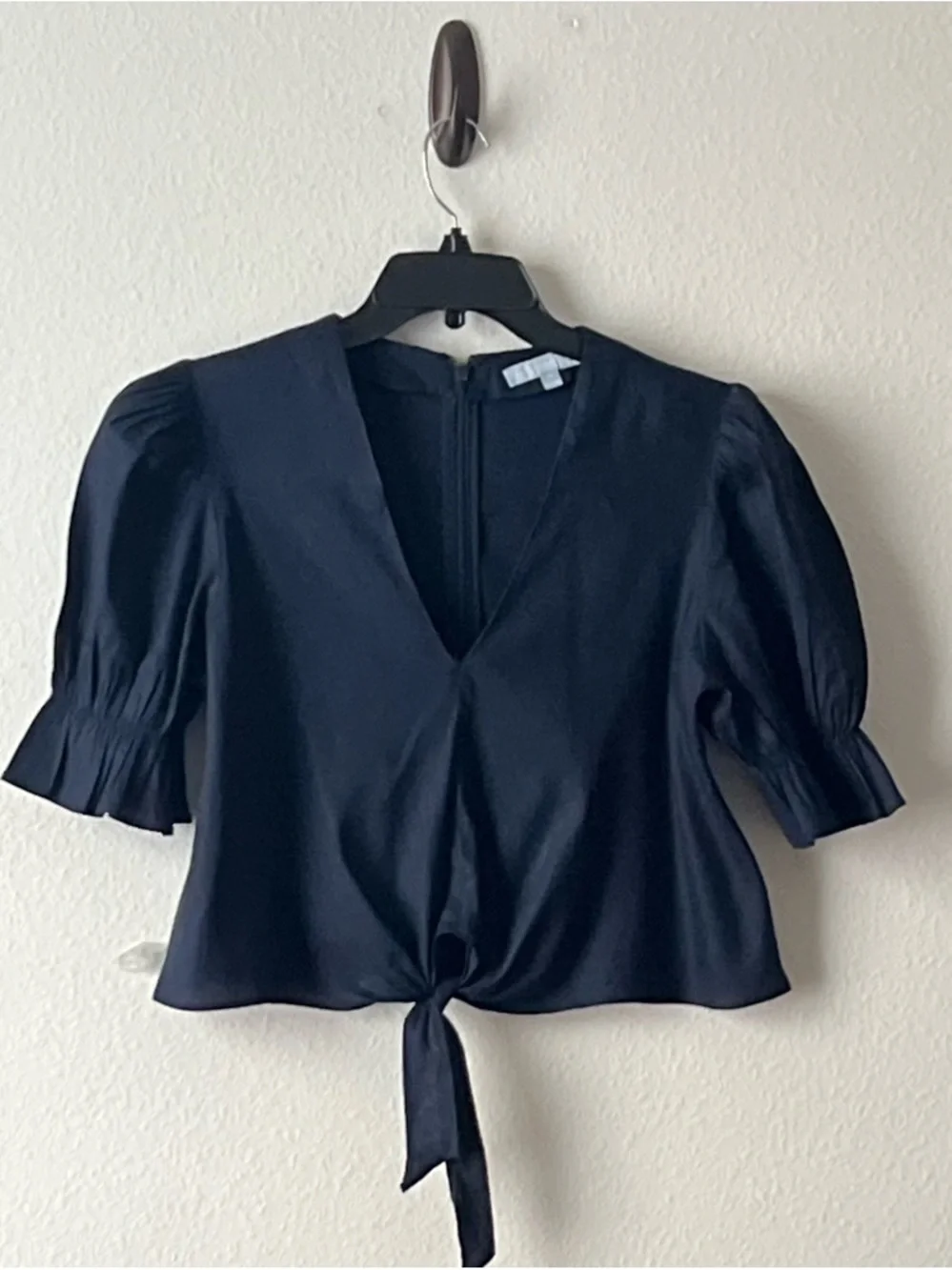 ANTONIO MELANI Super Cute Navy V-Neck Tie-Front Blouse, Size M - Picture 2 of 12